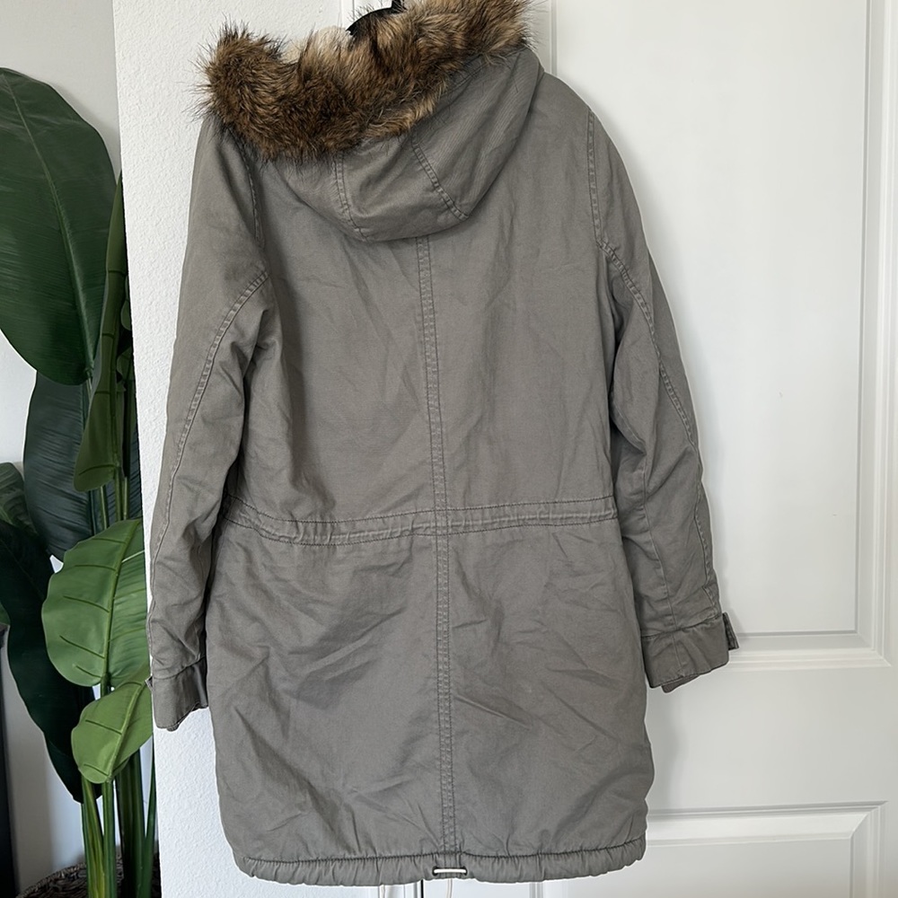 Abercrombie Sherpa Lined Parka. Size Medium. Grey. Worn once. Smoke free home. - Picture 4 of 5